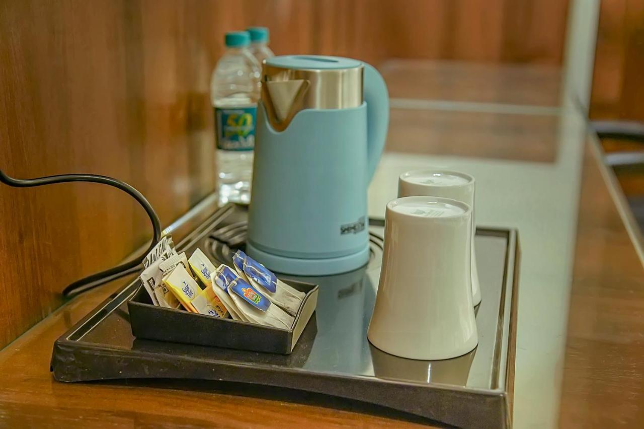 Hotel Hira Inn-10Mins From Railway Station & Bus Station Αλλαχαμπάντ Εξωτερικό φωτογραφία