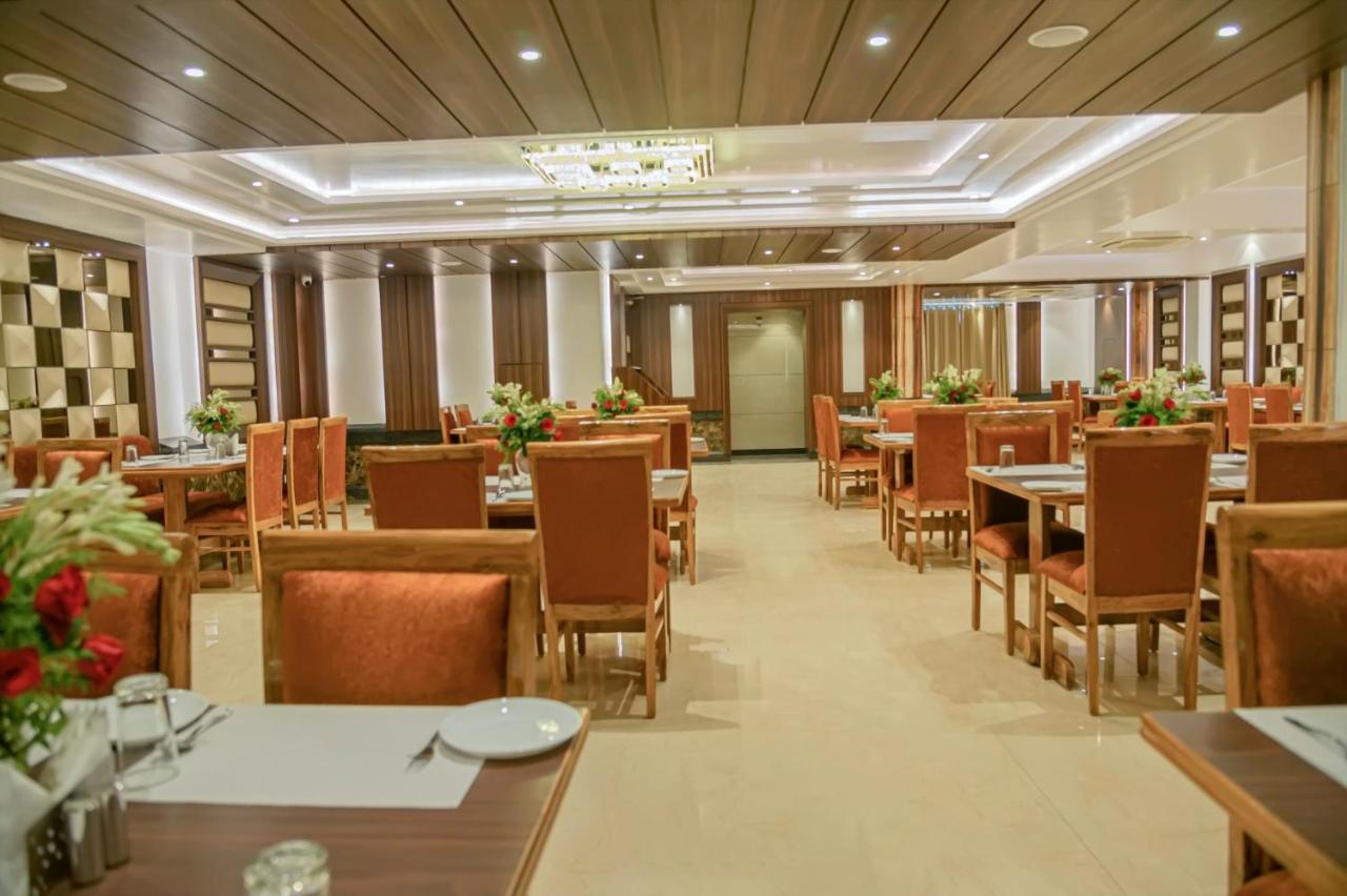 Hotel Hira Inn-10Mins From Railway Station & Bus Station Αλλαχαμπάντ Εξωτερικό φωτογραφία