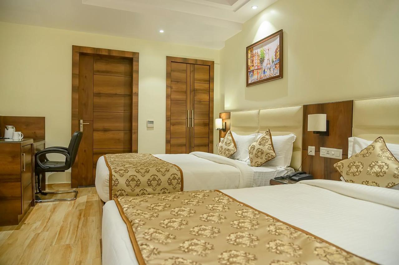 Hotel Hira Inn-10Mins From Railway Station & Bus Station Αλλαχαμπάντ Εξωτερικό φωτογραφία
