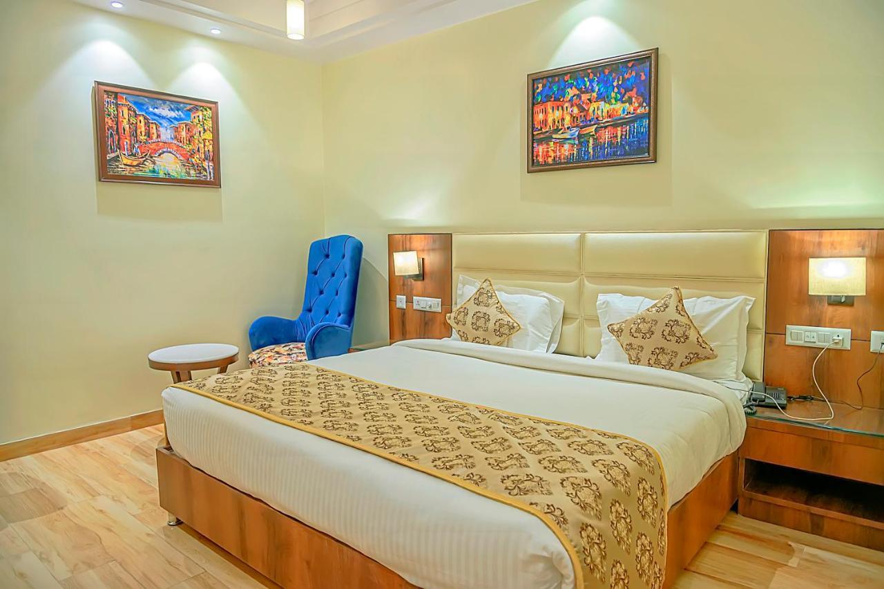 Hotel Hira Inn-10Mins From Railway Station & Bus Station Αλλαχαμπάντ Εξωτερικό φωτογραφία